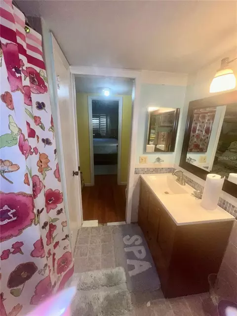 Bath - 625 Midway Dr #B, Ocala, FL 34472 photo 1 of 1