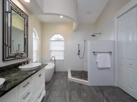 Bath - 1500 NW 114th Loop, Ocala, FL 34475 photo 1 of 3
