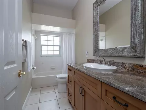 Bath - 1500 NW 114th Loop, Ocala, FL 34475 photo 2 of 3