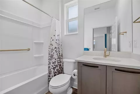 Bath - 10410 SW 96th Loop, Ocala, FL 34481 photo 3 of 3