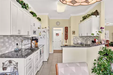 Kitchen - 10055 SW 90th Loop, Ocala, FL 34481 photo 4 of 5