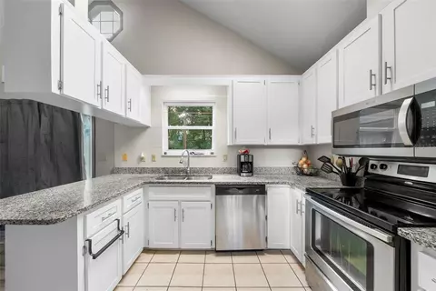 Kitchen - 9 Teak Ct, Ocala, FL 34472 photo 1 of 2