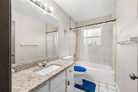 Bath - 9 Teak Ct, Ocala, FL 34472 photo 2 of 2