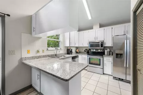 Kitchen - 9 Teak Ct, Ocala, FL 34472 photo 2 of 2