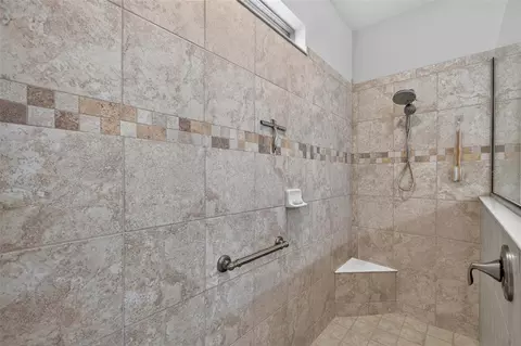 Bath - 9199 SW 70th Loop, Ocala, FL 34481 photo 2 of 4
