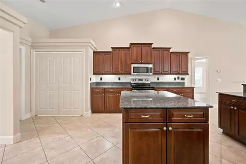 Kitchen - 5259 SE 38th St, Ocala, FL 34480 photo 4 of 7