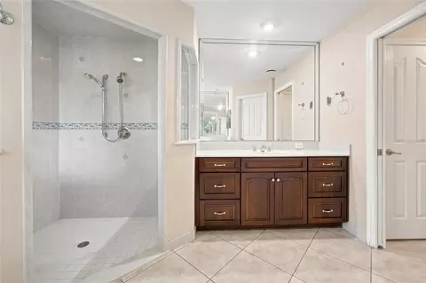 Bath - 5259 SE 38th St, Ocala, FL 34480 photo 3 of 3