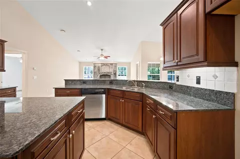 Kitchen - 5259 SE 38th St, Ocala, FL 34480 photo 6 of 7