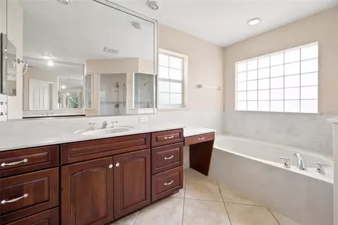 Bath - 5259 SE 38th St, Ocala, FL 34480 photo 2 of 3