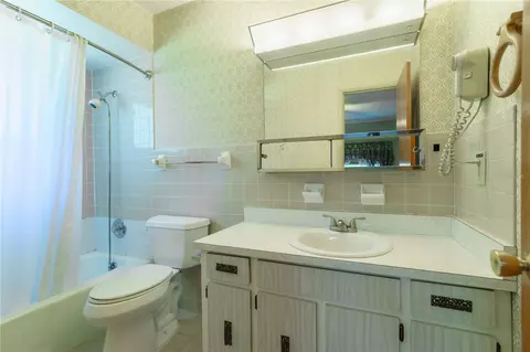 Bath - 3404 SE 35th St, Ocala, FL 34471 photo 2 of 2