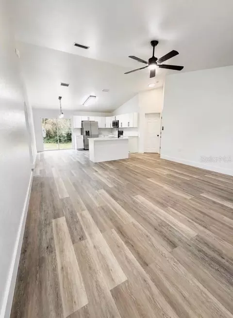 Living - 28 Locust Dr, Ocala, FL 34472 photo 1 of 4