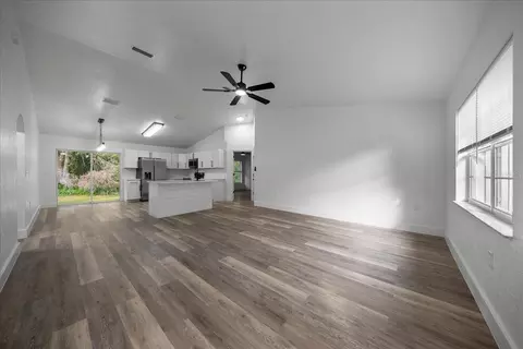 Living - 28 Locust Dr, Ocala, FL 34472 photo 2 of 6