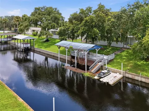 2086 Starboard Dr, Geneva, FL 32732