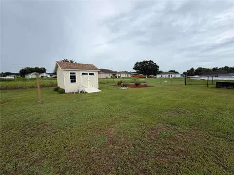 Exterior - 16 Willow Run Dr, Ocala, FL 34472 photo 4 of 10