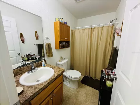 Bath - 16 Willow Run Dr, Ocala, FL 34472 photo 2 of 3