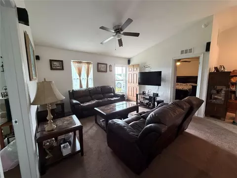 Living - 16 Willow Run Dr, Ocala, FL 34472 photo 2 of 5