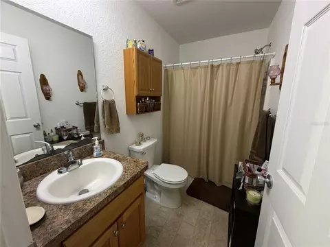 Bath - 16 Willow Run Dr, Ocala, FL 34472 photo 3 of 3