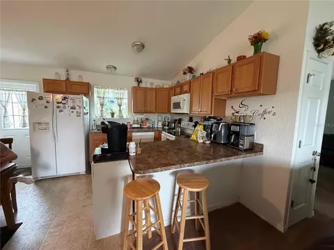 Kitchen - 16 Willow Run Dr, Ocala, FL 34472 photo 3 of 3