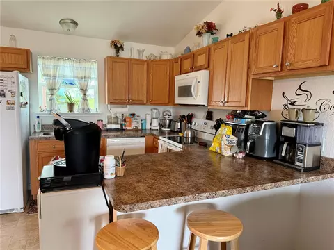 Kitchen - 16 Willow Run Dr, Ocala, FL 34472 photo 1 of 3