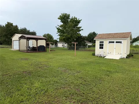 Exterior - 16 Willow Run Dr, Ocala, FL 34472 photo 6 of 10