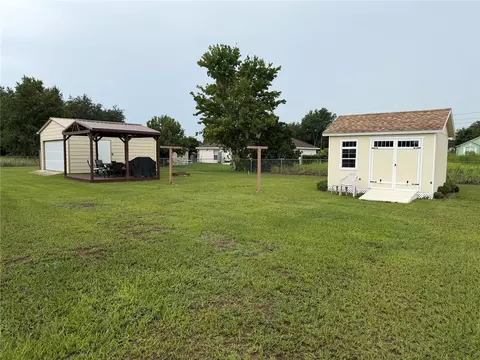 Exterior - 16 Willow Run Dr, Ocala, FL 34472 photo 5 of 10