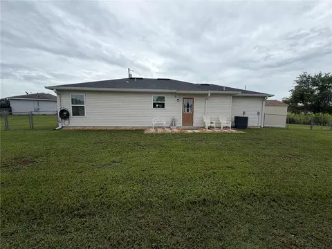 Exterior - 16 Willow Run Dr, Ocala, FL 34472 photo 3 of 10
