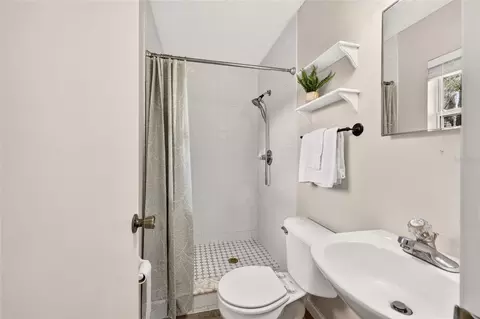 Bath - 3174 SE 6th Pl, Ocala, FL 34471 photo 2 of 3