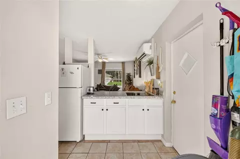 Kitchen - 3174 SE 6th Pl, Ocala, FL 34471 photo 4 of 5