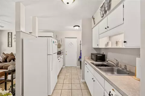 Kitchen - 3174 SE 6th Pl, Ocala, FL 34471 photo 5 of 5