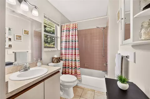 Bath - 3174 SE 6th Pl, Ocala, FL 34471 photo 3 of 3
