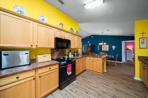 Kitchen - 11675 SW 140th Loop, Dunnellon, FL 34432 photo 7 of 7