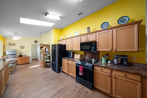 Kitchen - 11675 SW 140th Loop, Dunnellon, FL 34432 photo 3 of 7