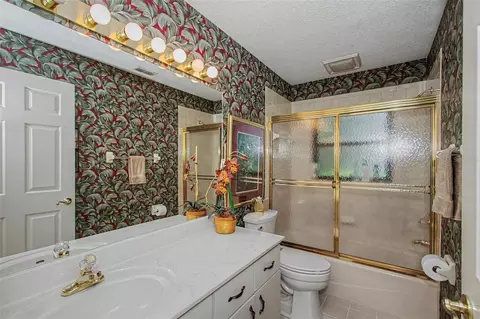 Bath - 1930 SE Clatter Bridge Rd, Ocala, FL 34471 photo 2 of 2