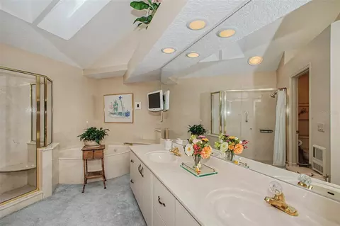 Bath - 1930 SE Clatter Bridge Rd, Ocala, FL 34471 photo 1 of 2