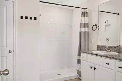 Bath - 5491 SW 43rd Ct, Ocala, FL 34474 photo 3 of 3
