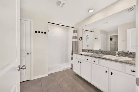 Bath - 5491 SW 43rd Ct, Ocala, FL 34474 photo 2 of 3