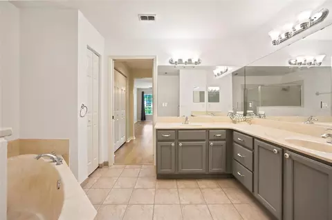 Bath - 8034 SW 81st Loop, Ocala, FL 34476 photo 3 of 4