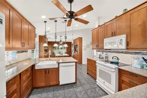 Kitchen - 7121 SW 113th Loop, Ocala, FL 34476 photo 5 of 8