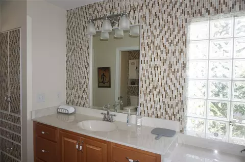 Bath - 7121 SW 113th Loop, Ocala, FL 34476 photo 4 of 10
