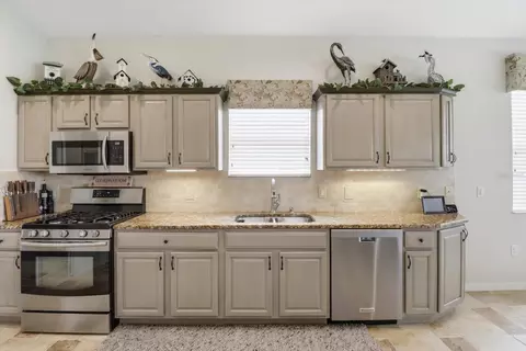 Kitchen - 1096 W Diamond Shore Loop, Hernando, FL 34442 photo 5 of 7