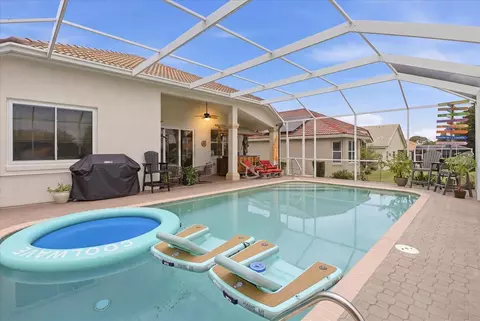 Exterior - 1096 W Diamond Shore Loop, Hernando, FL 34442 photo 2 of 14
