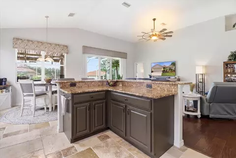 Kitchen - 1096 W Diamond Shore Loop, Hernando, FL 34442 photo 4 of 7