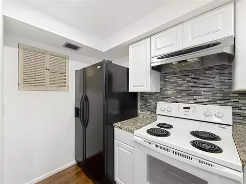 Kitchen - 2837 NE 3rd St #103, Ocala, FL 34470 photo 2 of 4