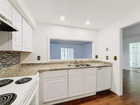 Kitchen - 2837 NE 3rd St #103, Ocala, FL 34470 photo 4 of 4