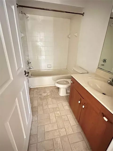 Bath - 13540 SW 86th Ave, Ocala, FL 34473 photo 2 of 5