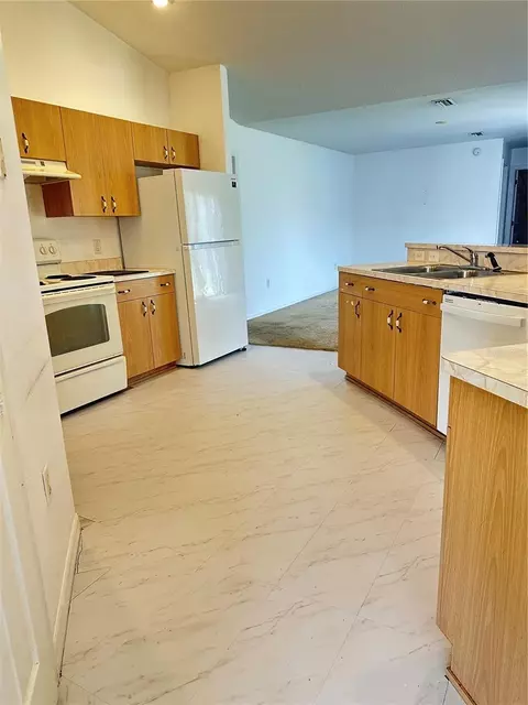 Kitchen - 13540 SW 86th Ave, Ocala, FL 34473 photo 1 of 2
