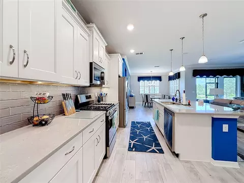 Kitchen - 9030 SW 106th Ave, Ocala, FL 34481 photo 2 of 9