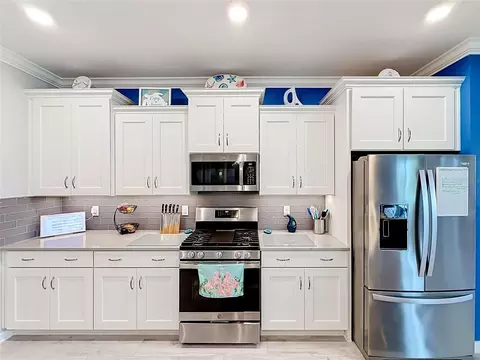 Kitchen - 9030 SW 106th Ave, Ocala, FL 34481 photo 4 of 9