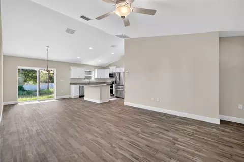 Living - 10 Juniper Loop Run, Ocala, FL 34480 photo 2 of 4