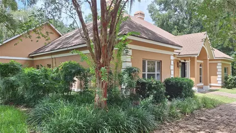 Exterior - 2210 SE Laurel Run Dr, Ocala, FL 34471 photo 3 of 11
